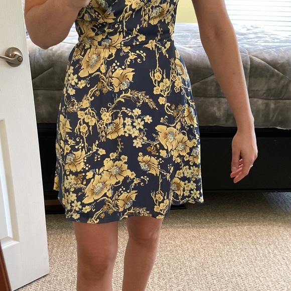 OBEY sustainable wrap dress - Picture 2 of 8